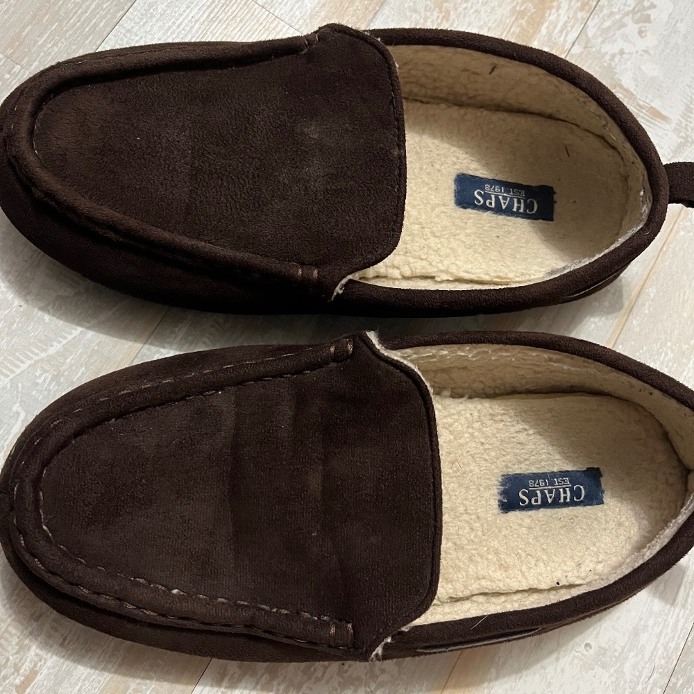 Men’s Chaps suede and faux fur slippers brown size large 9.5-10.5